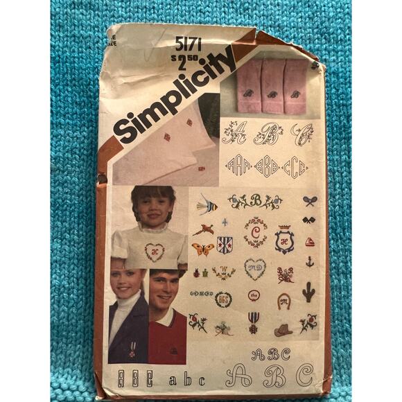 Simplicity 5171 Sewing pattern Embroidery transfer monograms - Picture 1 of 2